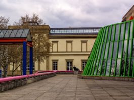Treten zwischen Traum und Tatsächlichkeit in der Staatsgalerie Stuttgart – „Alles surreal?! Fotografie im Kosmos des Surrealismus“