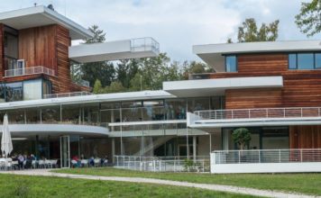 „Rudi Hurzlmeier – Das weite Feld der Unvernunft“ – Große Werkschau im Buchheim-Museum der Phantasie am Starnberger See