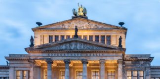 Etwa 100 Minuten Gustav Mahlers monumentale Sinfonie Nr. 3 unter der Leitung von Prof. Markus Stenz – Festkonzert 75 Jahre Hochschule für Musik Hanns Eisler Berlin