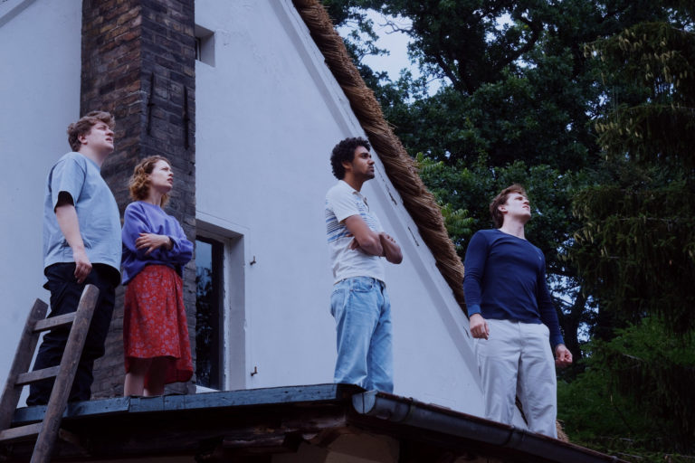 Der Schriftsteller und die literarische Eisverkäuferin – „Roter Himmel“, der Sommerfilm der Berlinale