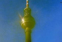 „Gallery Looks“ – Modeinszenierungen zur Berliner Modewoche in der Gemäldegalerie der Migrantenmetropole Berlin