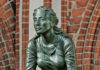 „Grete Minde“ in Bronze, auf Bühne und Scheibe