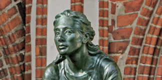 „Grete Minde“ in Bronze, auf Bühne und Scheibe