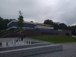 Sehen und hören – Die Ausstellung „Kollektive Osmose“ von Oscar Murillo