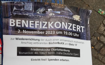 Benefizkonzert nach Anschlag und Bücherverbrennung – Eintritt frei Benefizkonzert zur Wiedererrichtung der Bücherboxx vor dem Bahnhof Grunewald nach dem Anschlag mit Bücherverbrennung