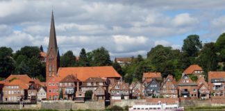 Fußball gucken in Lüneburg und Umgebung und dabei essen (Teil 1/2) Fußball gucken in Lünebuburg und Umgebung / Nordostniedersachsen, diesen Blick auf Laueburg/ Elbe hat man nur von Hohnsdorf/ Elbe in Niedersachsen