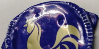 Das ist ja Spitze! Kathedrale Notre-Dame in Paris hat Hahn zurück Die Spitze, das ist ja die Spitze! Noch nicht ganz heil, aber der Hahn ist da. Das ist ja Spitze! Wenn man genau hinschaut, kann man mit Phantasie einen Phönix entdecken. Der Kirche, genauer Kathedrale Notre Dame in Paris, die nach dem Brand gerade wiederaufgebaut wird, wurde die Spitze aufgesetzt: ein goldener Hahn.