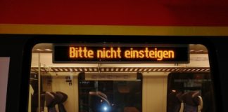 Bitte nicht einsteigen! Lokführerstreik! Bahn mit Notfahrplan – Freitag, 18 Uhr Bitte nicht einsteigen! Lokführer der GDL: Bahnstreik konnte auf dem Rechtsweg nicht gestoppt werden. Es gibt Notfahrpläne bis Freitag, 10.1.24 um 18 Uhr. Bahn-Streik