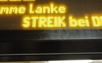 Der Streik endet früher – Lokführerstreik bei der Bahn, DB/ S-Bahn Der Streik endet früher. Hinweis bei der U-Bahn der BVG in Berlin, die durchgehend fuhr während des Lokführerstreiks bei der Deutschen Bahn.