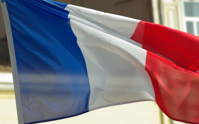 Wo die französische Flagge bzw. Fahne weht, spricht man meist die Weltsprache französisch.