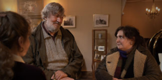 Berlinale 2024: „Treasure“, ein Film von Julia von Heinz Schauspieler Stephen Fry und Lena Dunham in "Treasure" von Julia von Heinz, einem Berlinale-Film (Berlinalefilm). 74. Internationale Filmfestspiele Berlin 2024