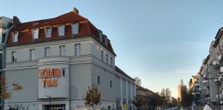 Landesfilmfestival ’25 des Bundesverbands deutscher Filmautoren am Samstag, 1.11.2025 im Kino Toni in Berlin-Weißensee Ansicht des Kino Toni in Berlin-Weißensee vom Antonplatz aus