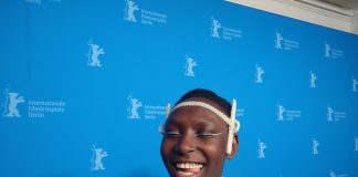 Minimals in a Titanic World – ein Berlinale-Film aus Ruanda mit wenig Handlung und viel Freundschaft und Musik Aline Amike, die Hauptdarstellerin der Films im Berlinale-Forum "Minimals in a Titanic World" hat der Veröffentlichung diese Bildes ausdrücklich zugestimmt. Regisseur aus Kigali in Ruanda ist Philbert Aimé Mbabazi Sharangabo. Der Berlinale-Film Minimals in a Titanic World läuft in der Sektion Berlinale-Forum. Es ist das 55. Forum der 75. Berlinale