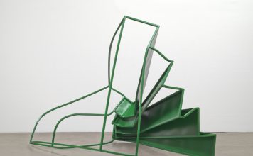 Fünf stählerne Monumentalskulpturen von Monika Sosnowsk in einer Modernen Galerie in Saarbrücken