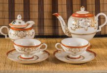 Das „Land des Überflusses“ an einem Tee-Tag im Juli oder „Tee verbindet die Welt“