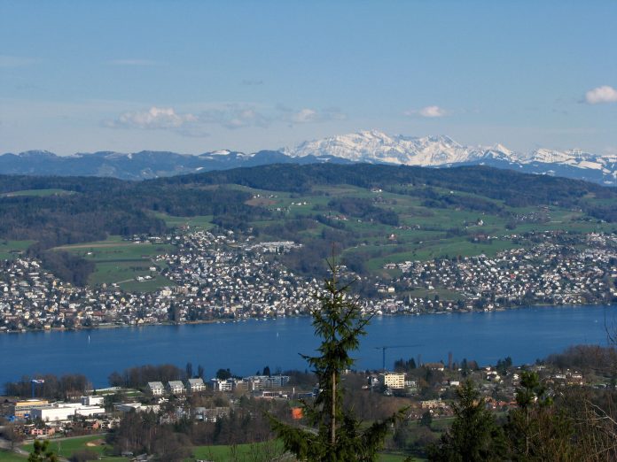 Die Goldküste am Zürichsee. Foto: Roland.zh, CC BY-SA 3.0