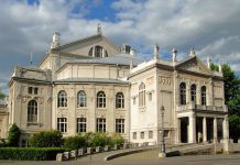 Bayerische Staatsoper „für alle“ in einer Halle in München und im Weltnetz