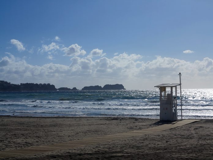 Strand von Peguera, Mallorca, Herbst 2025. © Foto/ BU: Marc Peschke, Ort und Datum der Aufnahme: Mallorca, Herbst 2025