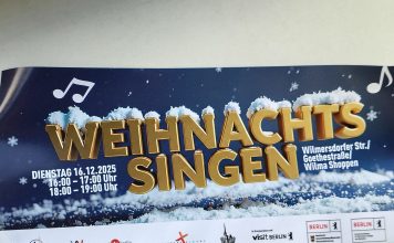 Verschwinden Traditionen? Weihnachtssingen in der Wilmersdorfer Straße als Beispiel des Erhalts von Althergebrachtem, wie Liedgut Weihnachtssingen in der Wilmersdorfer Straße in Berlin-Charlottenburg im Dezember 2025, ein FLYER oder Handzettel. Auf der Rückseite steht: Bezirksbürgermeisterin Kirstin Bauch sing mit! Außerdem ist da so ein hässlicher Code abgedruckt, der einen in Netz gehen lässt. Um Liedertexte zu finden.