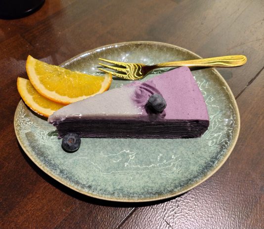 Internationale Live-Musik: Valentinskonzert im neuen Café Flower Invavu Beispiel für das Kuchenangebot im neuen Veranstaltungsort Café Flower Invavu. Ästhetik in ungewöhnlicher Qualität.