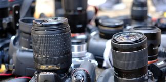 „Fashion Photography 50s–90s“ – Photographien von Rico Puhlmann und „sechzehn Fotografie-Studierende(n) des Lette Vereins Berlin“ im Museum für Fotografie in Berlin