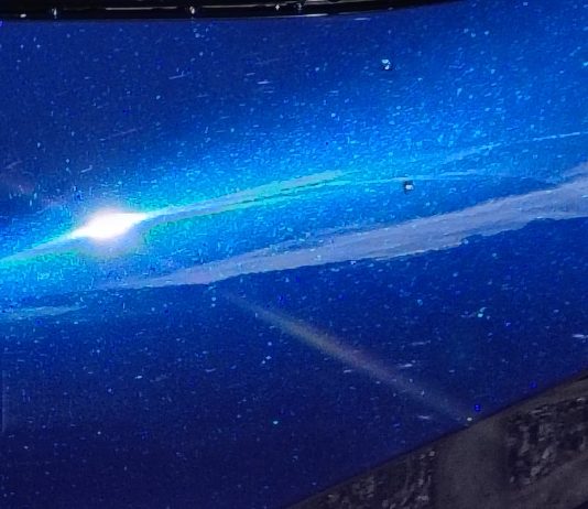 Eine Galaxie aus der Ferne Eine Galaxie im Kosmos genannten All,. aufgenommen aus dem Fenster eines Raumschiffs.