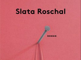 „Ichichich will ran an den Gabentisch“ – Annotation zum Roman „Es ist die Leichtigkeit, die den Herrn am Tisch von der Putzfrau unterscheidet“ von Slata Roschal Cover von Es ist die Leichtigkeit, die den Herrn am Tisch von der Putzfrau unterscheidet von Slata Roschal: Rosa Hintergrund, ein silbernes Handmikrofon steckt in Stoff und zieht Falten, schwarzer Titeltext.