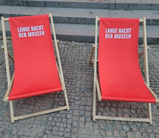 Foto des Tages: Liegestühle zur Nacht