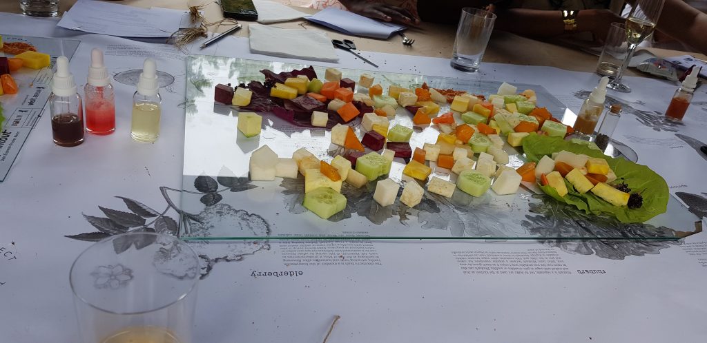 Ein lange Tafel auf dem Winterfeldtplatz in Schöneberg. Aller Anfang ist schwer.
