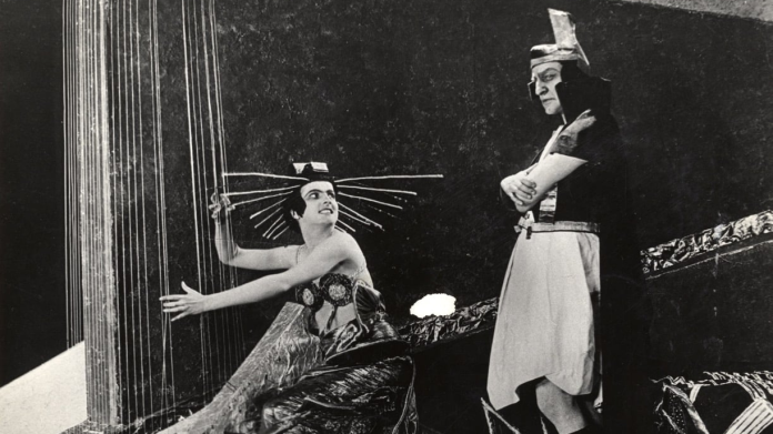 Szene aus dem Stummfilm "Аэлита" (Deutsch "Aelita".