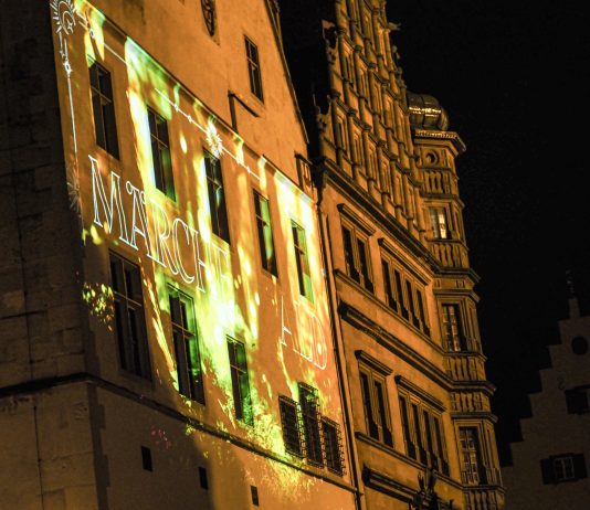 Ein Märchenwald im Rathaus – Wie formatF in Rothenburg ob der Tauber historische Räume neu bespielt