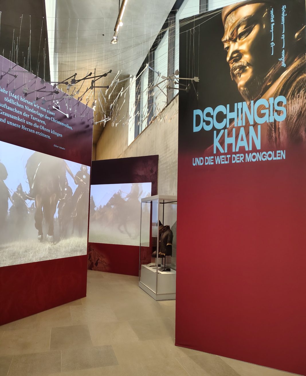 Khan im Keller - Zur Ausstellung "Dschingis Khan und die Welt der Mongolen" in der James-Simon-Galerie auf der Berliner Museumsinsel. © Münzenberg Medien, Foto / BU: Stefan Pribnow, Ort und Datum der Aufnahme: Berlin, 19.10.2026