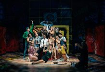 Klamauk zwischen Schul- und Kontakthof – „Fack ju Göhte“ wieder als Komical – Volles Blue-Max-Theater am Marlene-Dietrich-Platz in Berlin