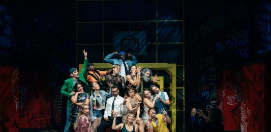 Klamauk zwischen Schul- und Kontakthof – „Fack ju Göhte“ wieder als Komical – Volles Blue-Max-Theater am Marlene-Dietrich-Platz in Berlin