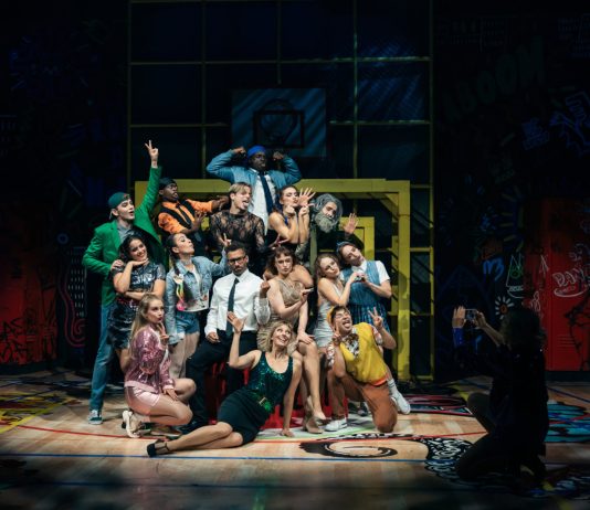 Klamauk zwischen Schul- und Kontakthof – „Fack ju Göhte“ wieder als Komical – Volles Blue-Max-Theater am Marlene-Dietrich-Platz in Berlin