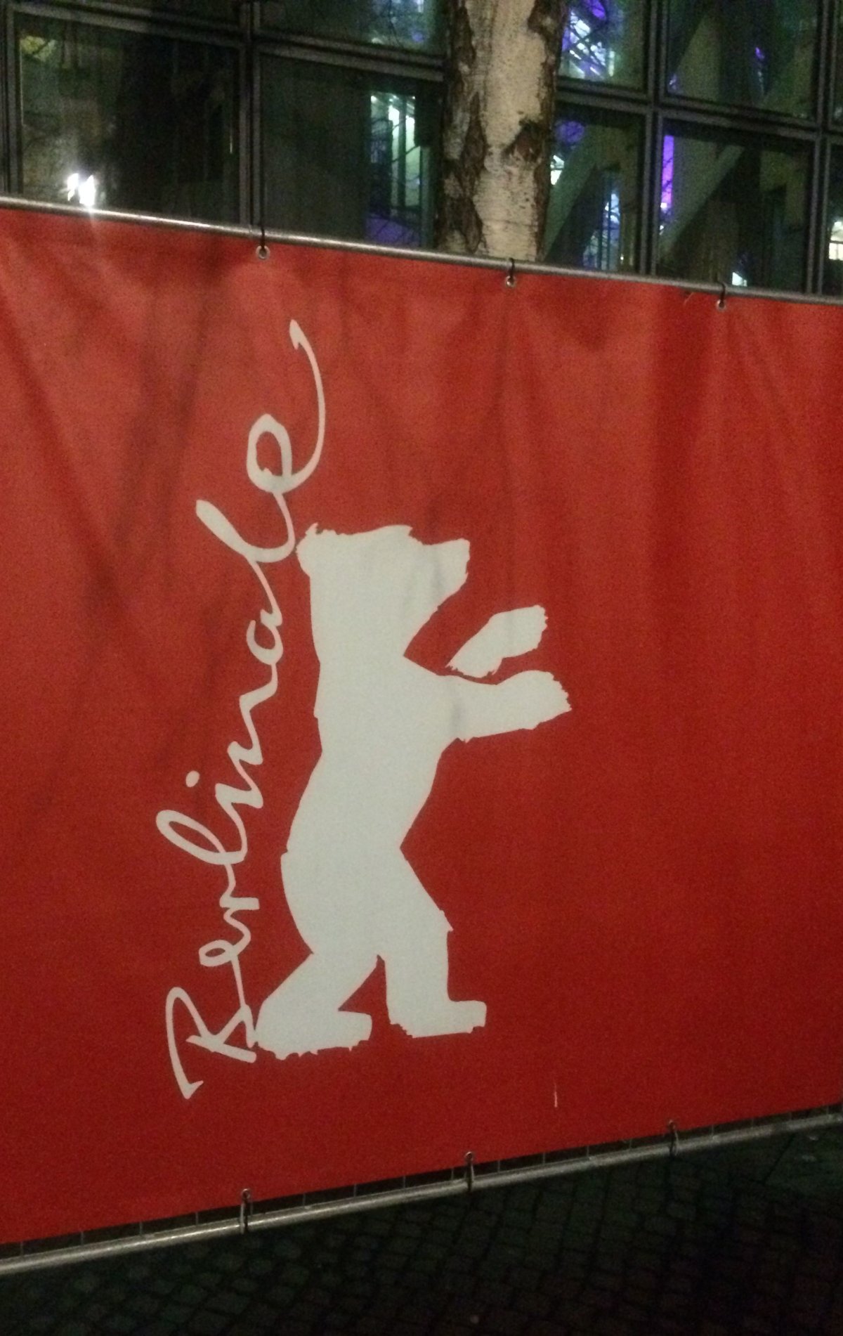 Offene Beine, offene Fragen? Nein, aber „Offene Wunden, offene Worte“ in der Sektion Forum Spezial der Berlinale 2025