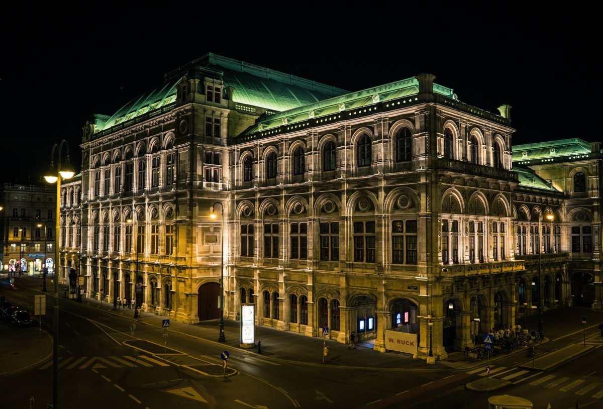 Wieder Wiener Opernball abgesagt – Andrea Mayer (Grüne) scheint sich darüber und über „die Möglichkeit“ für ein „schönes Programm für Jung und Alt“ im „Ersten Haus am Ring“ zu freuen