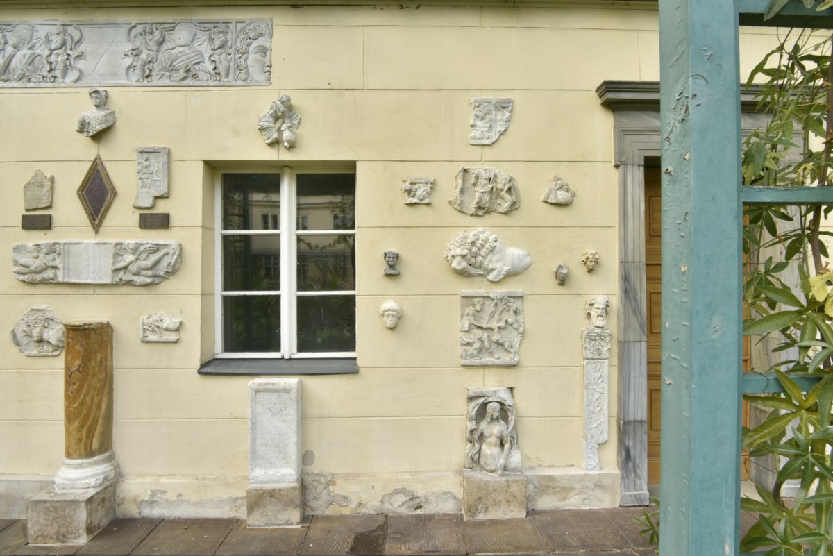 457 Objekte der Antikensammlung der Stiftung Preußische Schlösser und Gärten Berlin-Brandenburg im Berliner Schloss Glienicke jetzt auch im Weltnetz katalogisiert