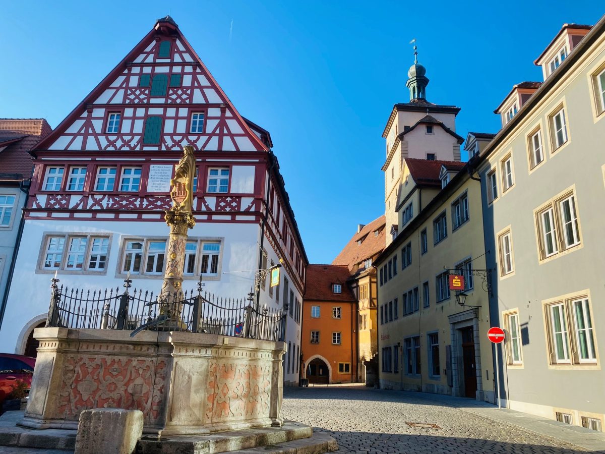 Als Ganzes ein Kunstwerk – Der Rothenburger Weg – Zerstörung und Wiederaufbau ob der Tauber